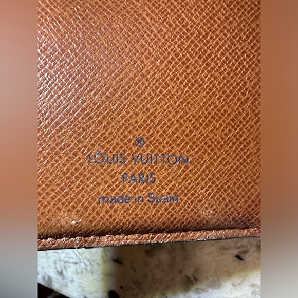 Authentic Louis Vuitton kiss lock wallet - Picture 2 of 12